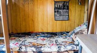 Гостиница California Севастополь Кровать в общем 6-местном номере для мужчин и женщин-3